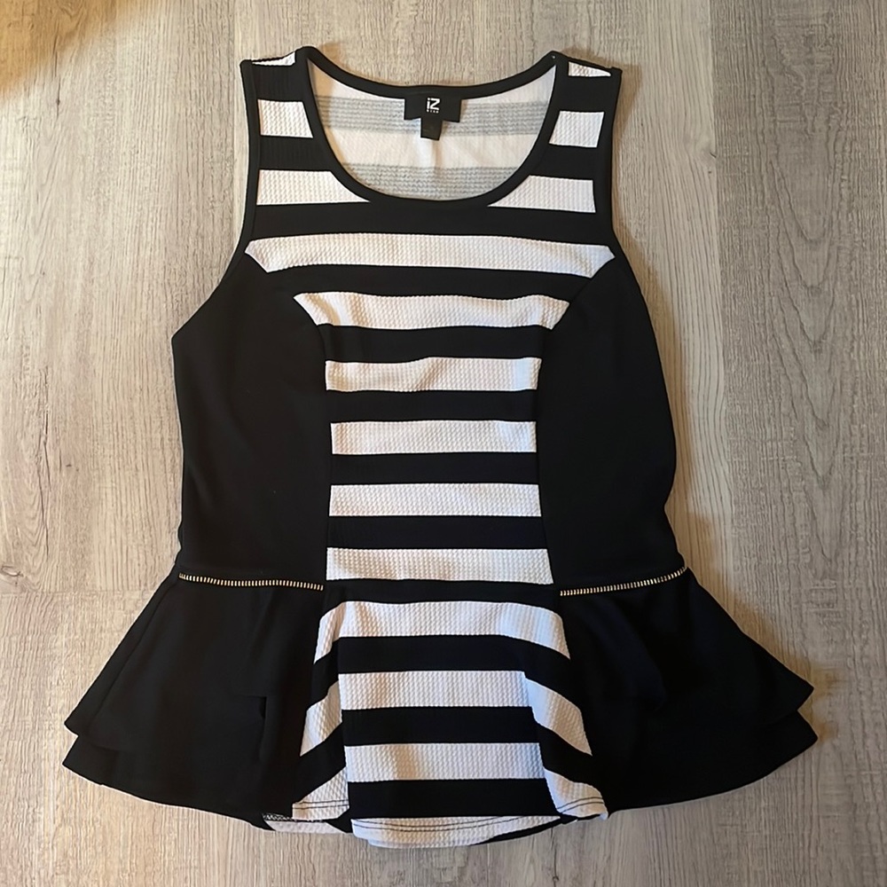 IZ Byer Black and White Top